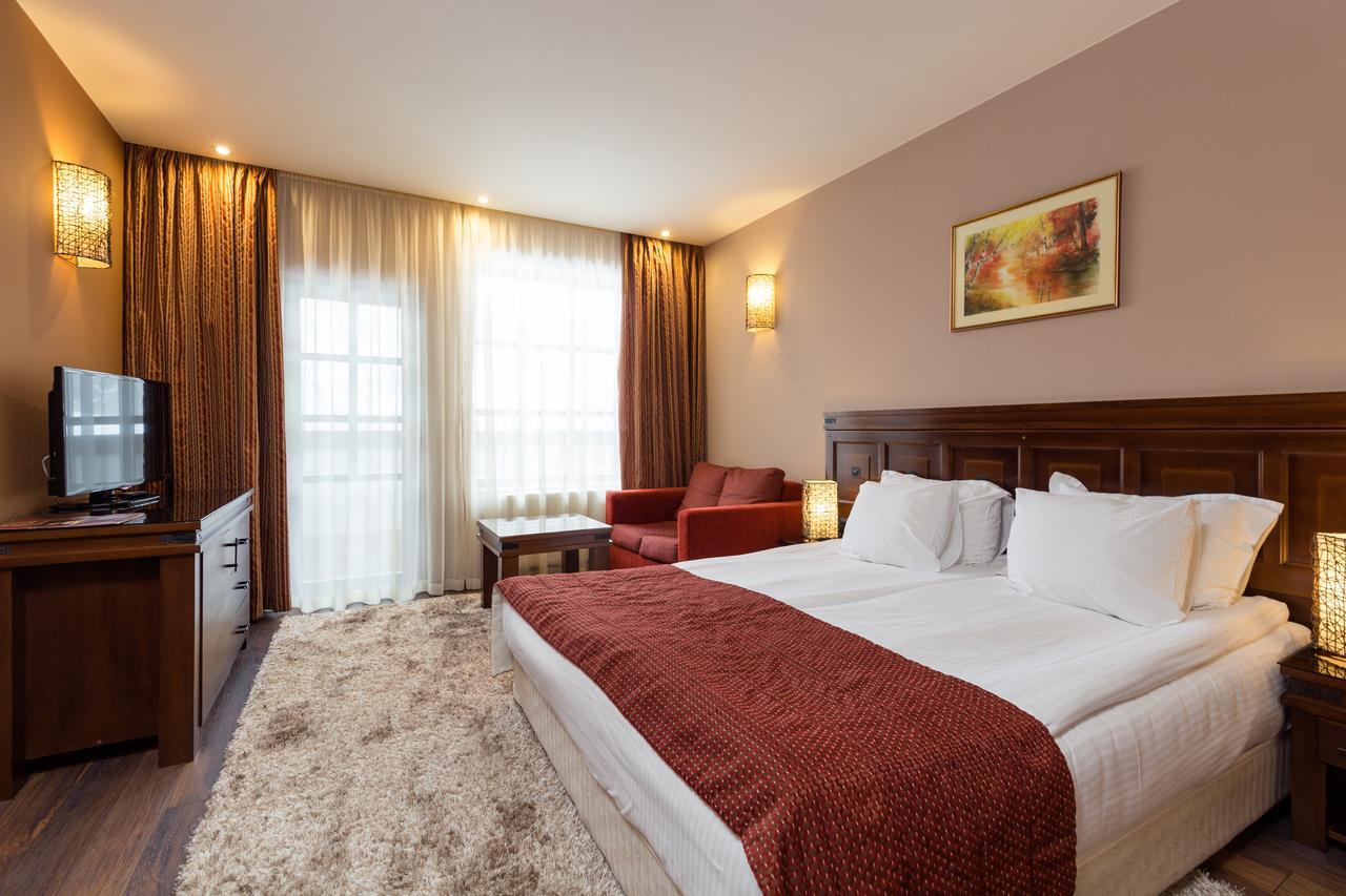 Family Hotel Strannopriemnitza Орешак Экстерьер фото